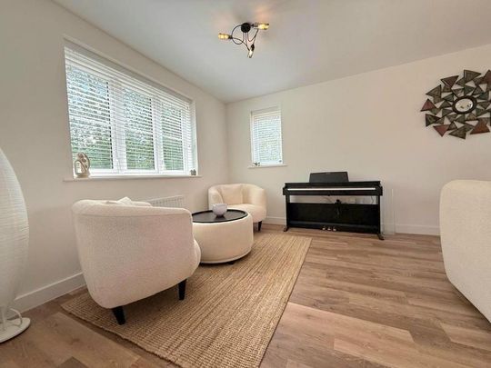 5 bedroom detached house to rent - Photo 1