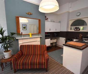 3 bedroom flat to rent - Photo 5