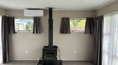 PAHIATUA - 4 BEDROOMS - Photo 2