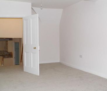 3 bedroom flat to rent - Photo 2
