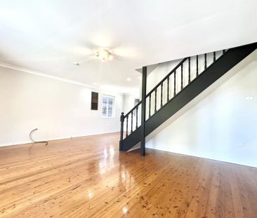 Beautifully renovated double-storey home perfect for growing families - Photo 4