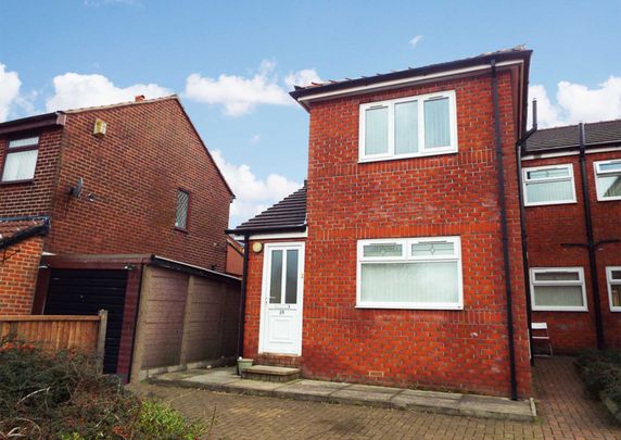 Priory Grove, Chadderton - Photo 1