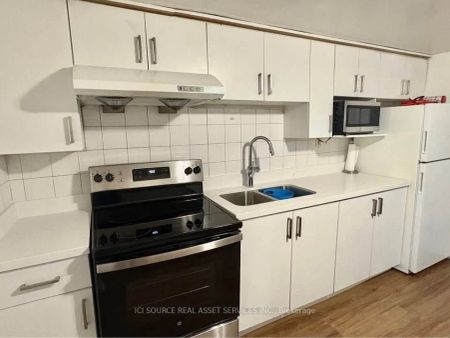 61 Christina Crescent #Basement - Photo 4