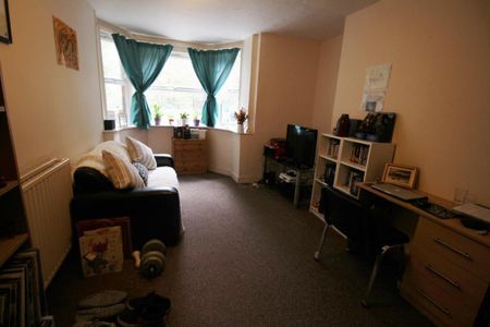 1 Bed Flat, Victoria Road, LS6 - Photo 4