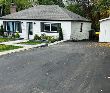 Cottage-Style Renovated 4 Bed, 2 Bath Bungalow with Walk-Out Basement, Pickering — 4 Bedrooms House - Photo 1