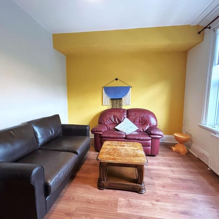 3 bedroom flat to rent - Photo 1