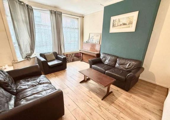 Friern Park, London, N12 - Photo 1