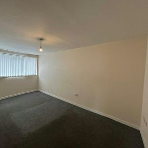 Apartment to rent on - Photo 2