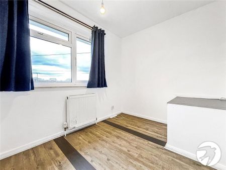 3 bedroom end of terrace house to rent - Photo 4