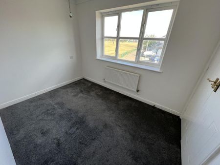 6 bedroom detached house to rent - Photo 3