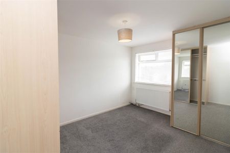 5 Bedroom House - Detached - Photo 4