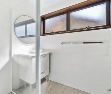 3 Bedroom Duplex on Jefferson Lane - Low-Maintenance Coastal Living - Photo 5