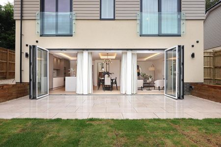 6 bedroom detached house to rent - Photo 2