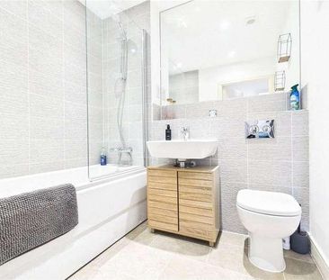 Bolton Drive, Shinfield, Reading, Berkshire, RG2 - Photo 5