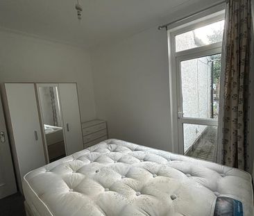 2 Bed Flat, Gainsborough Gardens, NW11 - Photo 4