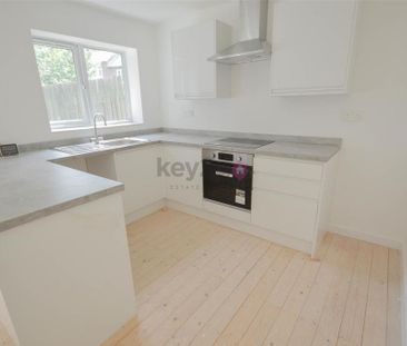 3 bedroom semi-detached house to rent - Photo 3