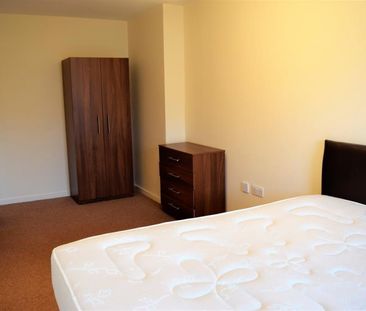 2 bedroom Flat To Let - Photo 1