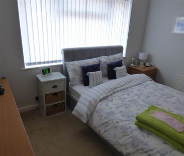 2 bedroom semi-detached bungalow to rent - Photo 4