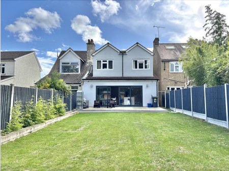 4 bedroom semi-detached house to rent - Photo 4