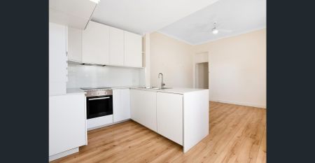 Character Home with Private Courtyard - Photo 4