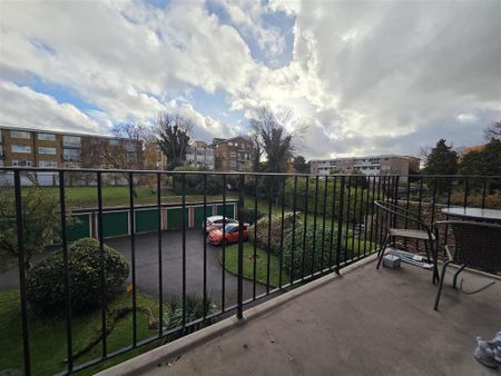 2 bedroom flat to rent - Photo 3