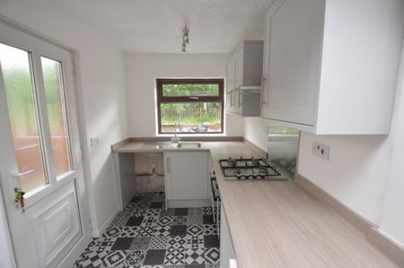 2 Bedroom Terraced House - Photo 4