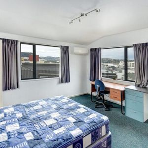 Modern 1-Bedroom Apartment in Dunedin City Centre - Photo 2