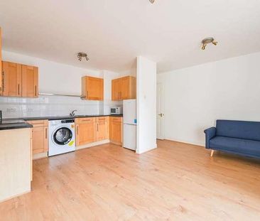 Sheerness Mews, Silvertown, E16 - Photo 4