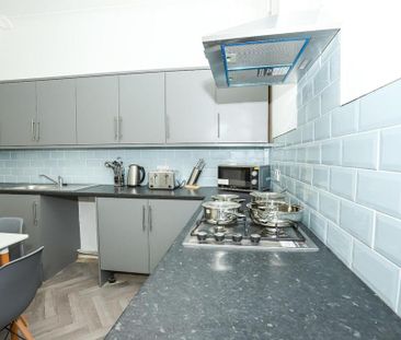 5 bedroom end of terrace house to rent - Photo 6