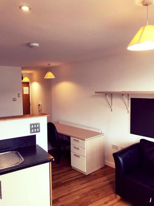 Studio to rent - Photo 1