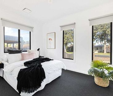 Comfortable Three-Bedroom Home in Convenient Glenroy Location - Photo 6
