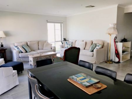 4 Bed, 2 Bath - Photo 4