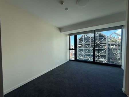 One-bedroom apartment at Imperial Gardens - Photo 5