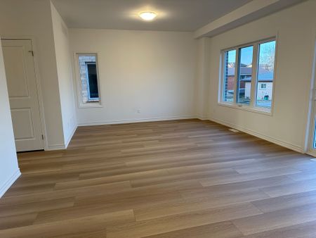 For Lease - 222 Pilkington Street, Thorold, Ontario - Photo 4