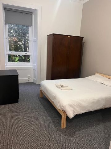 3 Bed Flat, Montague Street, EH8 - Photo 2