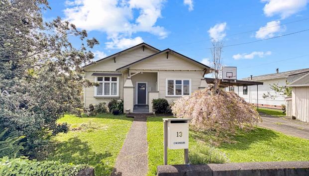 WHANGANUI EAST - 4 BEDROOMS - Photo 1