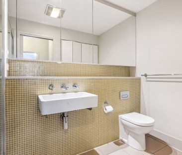 A beautifully presented 1-bedroom apartment in Kingston with a stud... - Photo 6