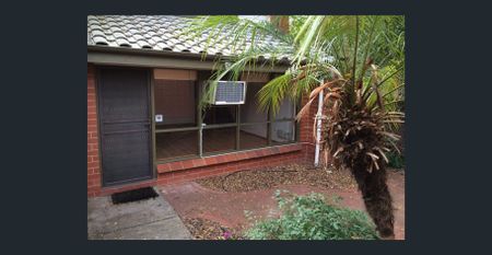 Large 2 Bedroom Townhouse - Photo 4