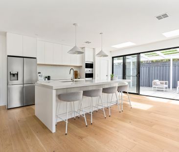 8 Whitton Court, Black Rock VIC 3193 - House For Rent | Domain - Photo 5