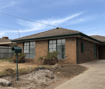 Low-Maintenance Living with Double Garage, Workshop & Outdoor Enter... - Photo 6