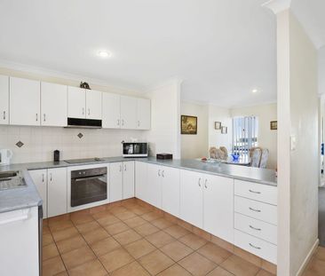 Large Townhouse, Pool in Gated Complex! - Photo 5