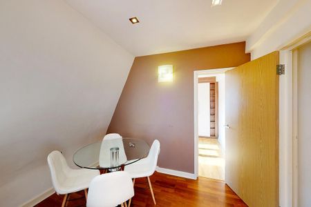 3 bedroom flat to rent - Photo 4