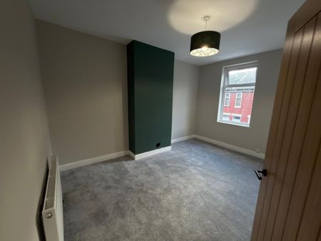 2 Bed Terraced House, Ukraine Road, M7 - Photo 3