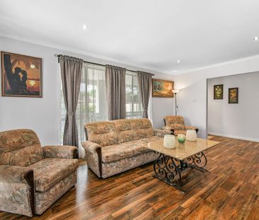 SPACIOUS 3 BEDROOM HOME WITH LOW GARDEN MAINTENANCE! - Photo 1