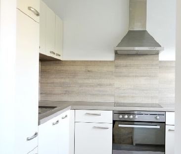 Top-Singlewohnung mit Parkmöglichkeit und schönem Ausblick - Photo 2