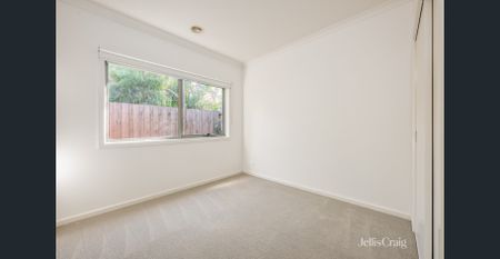 Light-Filled Living in a Quiet Pocket - Photo 2