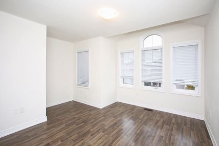 For Lease - 7 Frederick Pearson Street, East Gwillimbury, Ontario - Photo 3