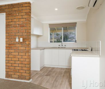 Neat & Tidy Refreshed Villa in Ultra-Convenient Location - Photo 3