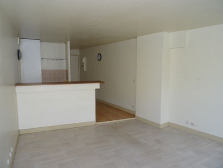 Location Appartement 1 pièce 26m² FONTAINEBLEAU 77300 - Photo 2