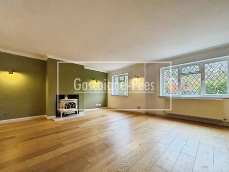 Honeysuckle Lane, Headley Down - Photo 3